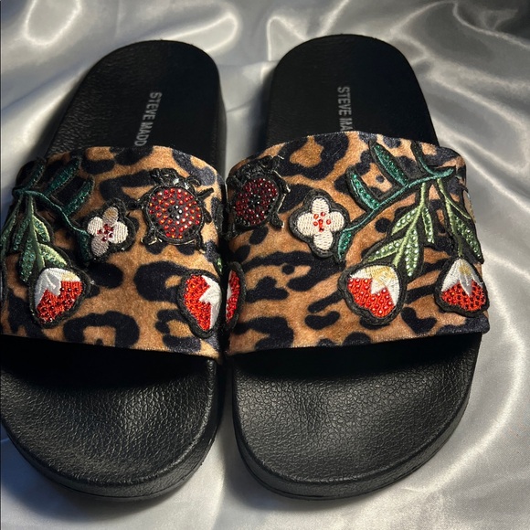 Steve Madden Women's Patches Spotted Print Fabric Slip-On Shoes - - Picture 1 of 7